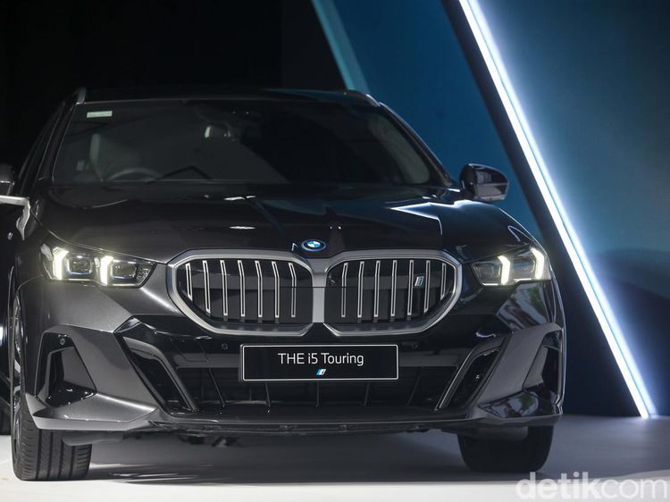 Potret BMW i5 Touring Electric yang Baru Meluncur di Indonesia
