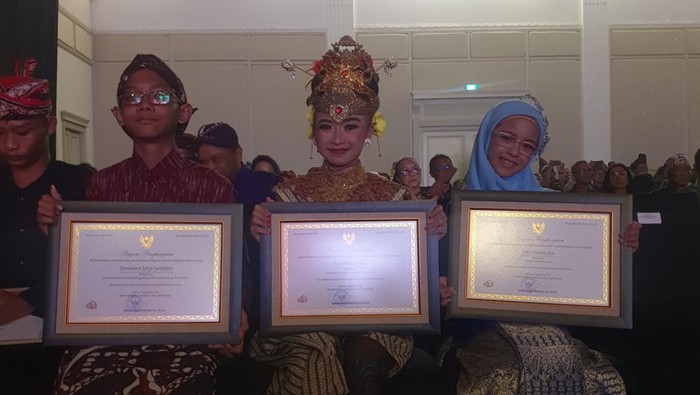 Tiga siswa terima penghargaan Anugerah Kebudayaan Indonesia (AKI) 2024.