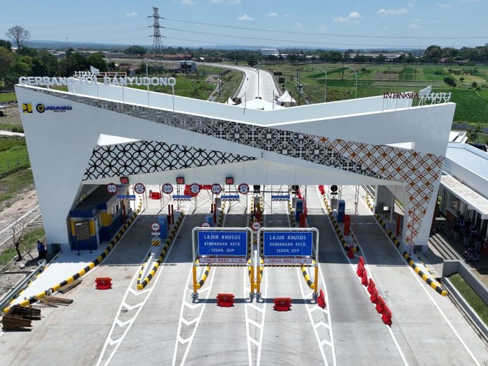 Tol Yogyakarta-Solo tahap 1 segmen Kartasura-Klaten sepanjang 22,3 kilometer tinggal selangkah lagi akan beroperasi secara penuh. Jalan tol tersebut baru saja melakukan uji laik fungsi dan operasi (ULF/ULO).