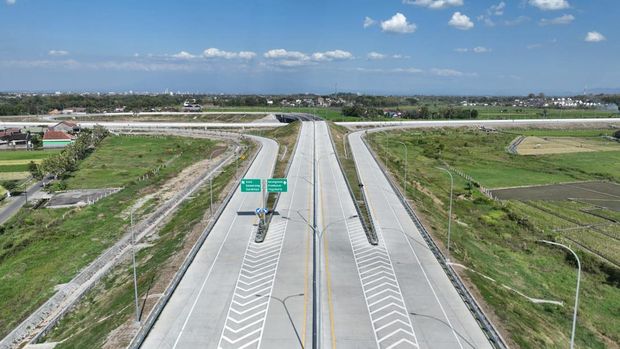 Tol Yogyakarta-Solo tahap 1 segmen Kartasura-Klaten sepanjang 22,3 kilometer tinggal selangkah lagi akan beroperasi secara penuh. Jalan tol tersebut baru saja melakukan uji laik fungsi dan operasi (ULF/ULO).