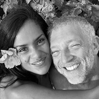 Vincent kini berusia 57 tahun, sementara Narah berusia 27 tahun. Hubungan keduanya tampaknya semakin serius setelah Narah membagikan informasi bahwa dirinya tengah hamil anak Vincent. Foto: dok. Instagram @narahbaptista @vincentcassel