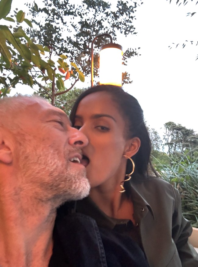 Perbedaan usia mereka yang cukup besar menjadi bahan diskusi netizen. Sejumlah komentar menyindir bahwa Vincent lebih cocok menjadi ayah Narah. Foto: dok. Instagram @narahbaptista @vincentcassel