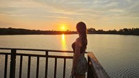 Cantik banget nih sunset di sana!