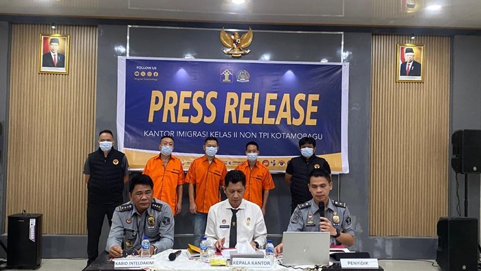 3 WNA China ditangkap terkait pertambangan ilegal di Kotamobagu. Dokumen Istimewa