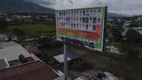 Hilangnya 43 mahasiswa di Meksiko pada 2014 telah menjadi misteri sosial selama bertahun-tahun. Pada September 2014, 43 mahasiswa laki-laki dari Ayotzinapa Rural Teachers College itu tampaknya menghilang begitu saja. Kala itu mereka sedang melakukan perjalanan ke Mexico City. Mereka hendak menandai peringatan 46 tahun pembantaian Tlatelolco.