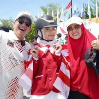 Irfan Hakim muncul di Pekan Olahraga Nasional (PON) 2024 yang berlangsung di Aceh dan Sumatera Utara. Bukan sebagai bintang tamu atau pengisi acara hiburan, tapi untuk mendukung putrinya, Aisha Hakim. (Foto: Instagram/@irfanhakim75)