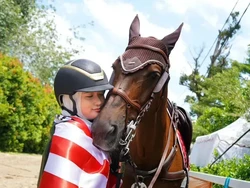 7 Potret Putri Irfan Hakim Ukir Prestasi di PON 2024, Raih Emas dari Berkuda