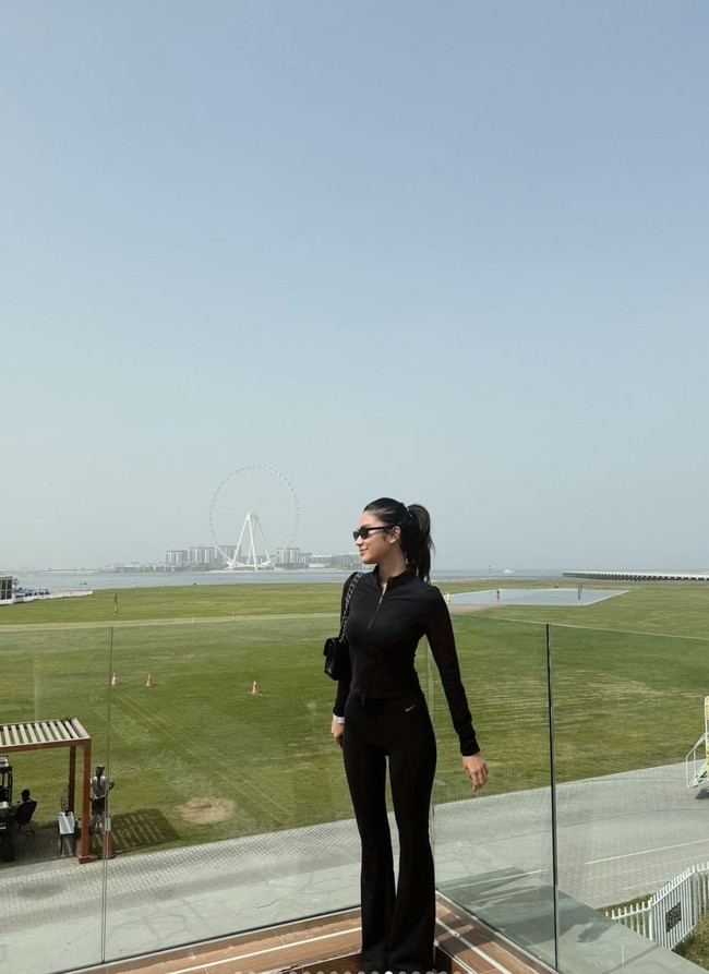 Sebelumnya nama Zize sempat jadi perbincangan karena dituding berselingkuh dengan Salim Nauderer yang kala itu masih menjadi kekasih Rachel Vennya. Akibat fitnah tersebut, Zize sampai membuat laporan polisi karena merasa terganggu. Foto: Instagram/@azizahsalsha_