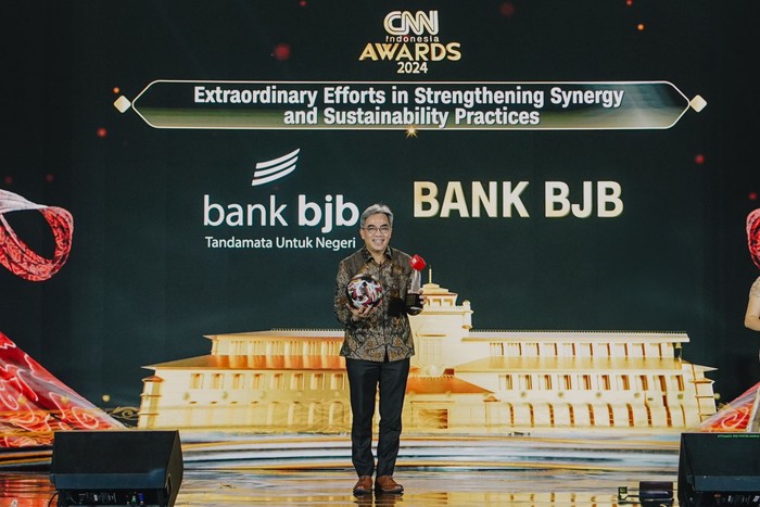 bank bjb meraih dua penghargaan dalam ajang CNN Indonesia Awards 2024 yang berlangsung di Trans Hotel Convention Center, Bandung, Selasa  (17/9).