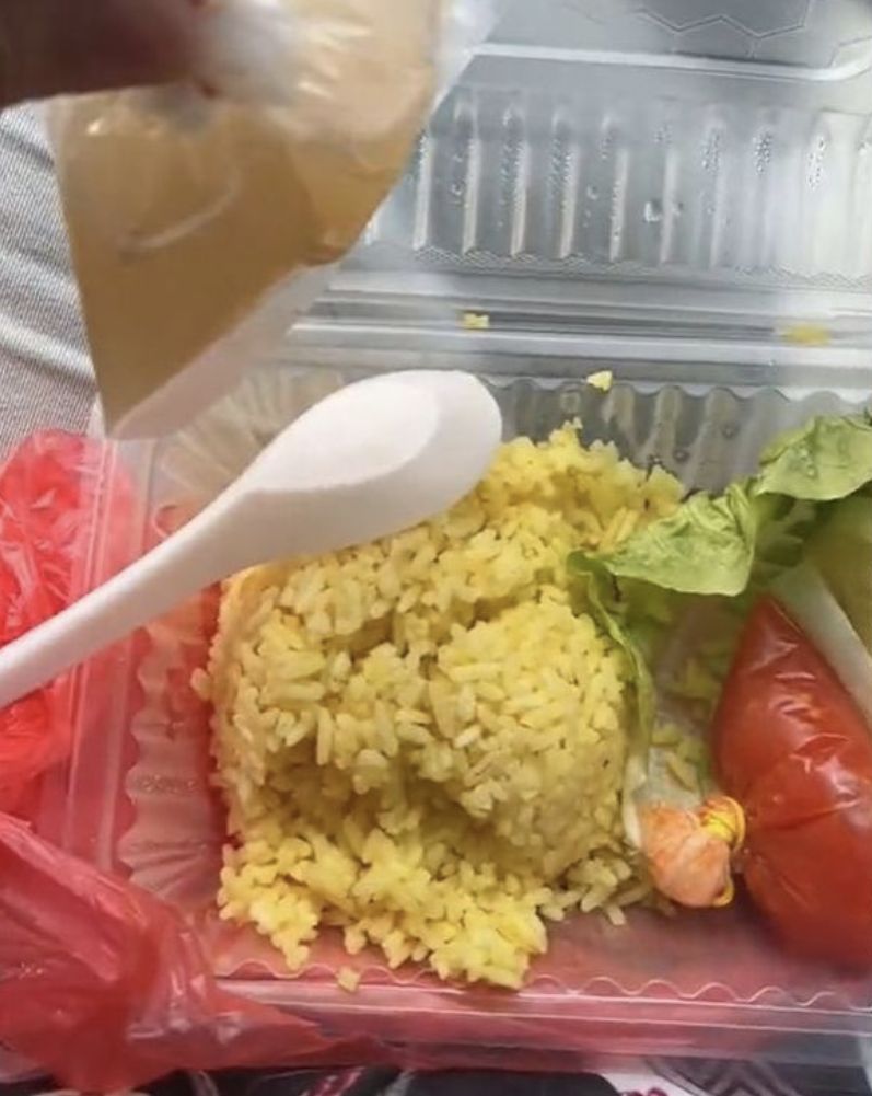 Beli Nasi Kuning Pinggir Jalan, Pelanggan Ini Kesal Dapat Menu Zonk