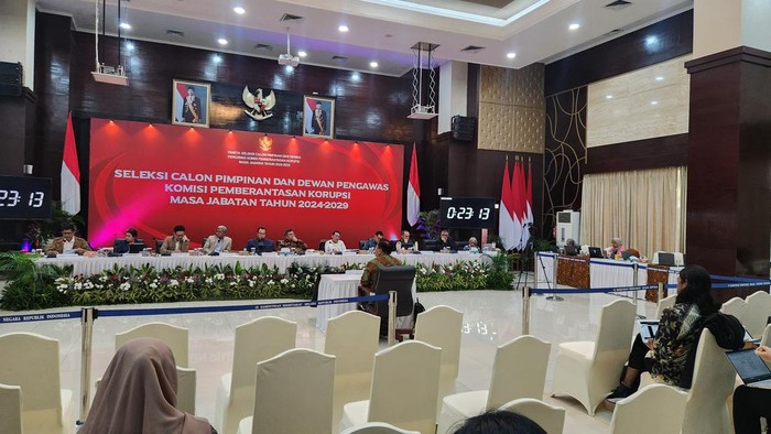 Benny Mamoto di Tes Wawancara Cadewas KPK