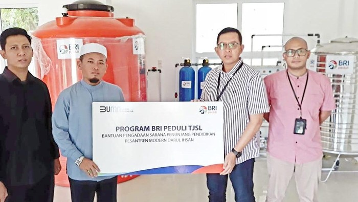 BRI Medan salurkan bantuan sarana pendidikan (Foto: Dok. BRI RO Medan)