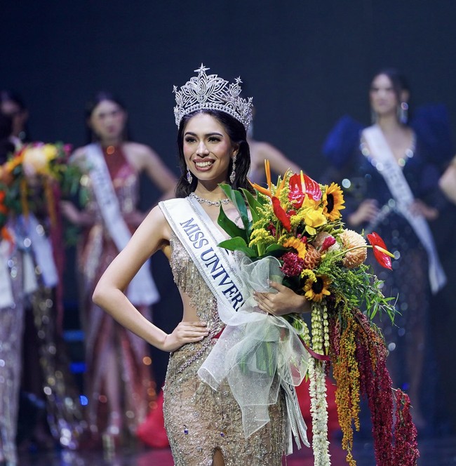 Clara Shafira Krebs menyandang gelar Miss Universe Indonesia 2024 di malam final yang digelar di H Club, SCBD, Kamis (19/9/2024). Foto: dok. Instagram @missuniverseindonesia2024