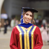 Wanita yang lahir dan besar di Jerman ini juga gemilang di dunia pendidikan. Dia berhasil lulus dengan predikat cum laude dari Universitas Pelita Harapan jurusan Manajemen Bisnis Internasional. Foto: dok. Instagram @itsclarasha