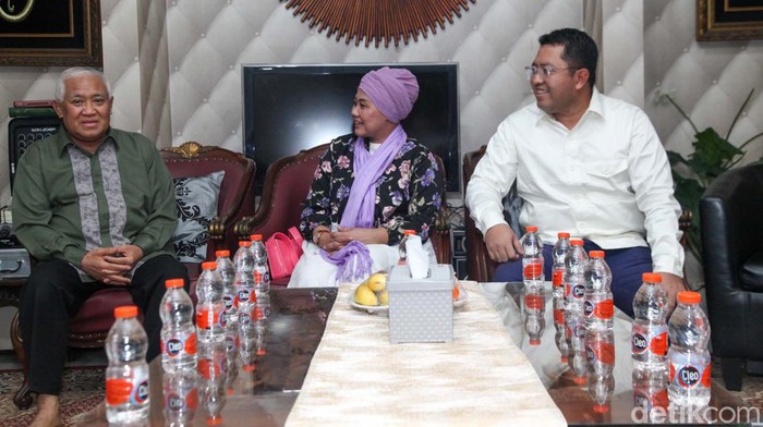 Din Syamsuddin Dukung Luluk-Lukmanul di Pilgub Jatim Bakal cagub-cawagub Jatim Luluk Nur Hamidah-Lukmanul Khakim bertemu Din Syamsuddin di Jakarta. Din menyatakan dukungan untuk pasangan dari PKB ini.