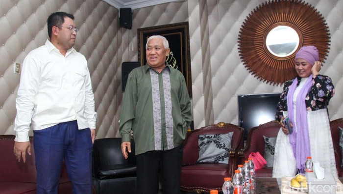 Din Syamsuddin Dukung Luluk-Lukmanul di Pilgub Jatim Bakal cagub-cawagub Jatim Luluk Nur Hamidah-Lukmanul Khakim bertemu Din Syamsuddin di Jakarta. Din menyatakan dukungan untuk pasangan dari PKB ini.