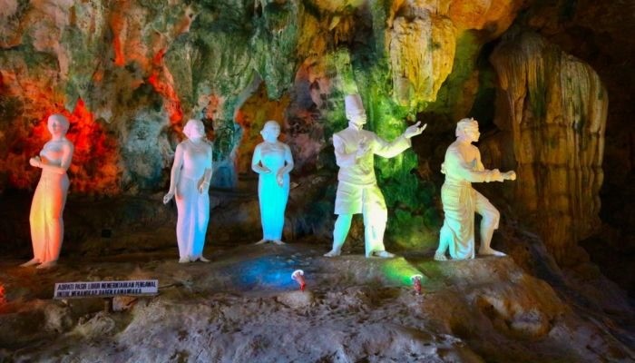 Diorama Kisah Raden Kamandaka atau Lutung Kasarung di Gua Jatijajar