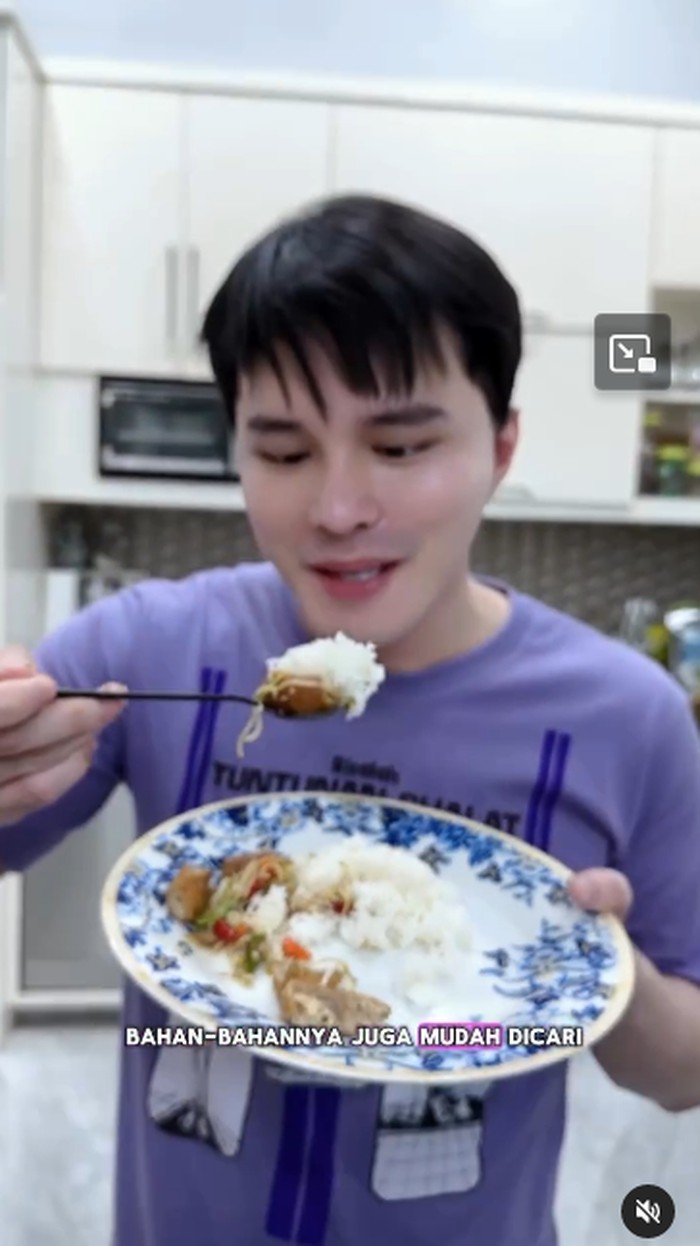 dr. Oky Pratama Mahir Masak Tumis Toge hingga Mie Nyemek