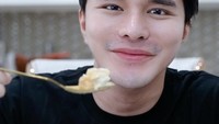 Tengah disorot usai ikut membantu Nikita Mirzani jemput sang putri, Lolly dari apartemen. Instagram dr. Oky Pratama jadi perhatian. Foto: Instagram @dr.okypratamaa