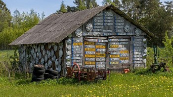 Rumah Plat Registrasi Mobil, Lithuania Foto: Boredpanda