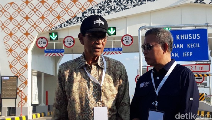 Gubernur DIY Sri Sultan Hamengku Buwono (HB) X menghadiri peresmian jalan tol Solo-Jogja seksi I di Gerbang Tol Banyudono, Boyolali, Kamis (19/9/2024).