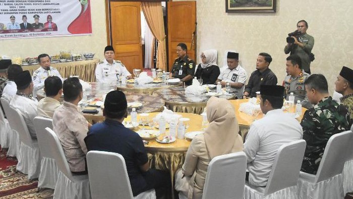 Gubernur Jambi saat kumpulkan para cakada di Kabupaten Sarolangun Jambi