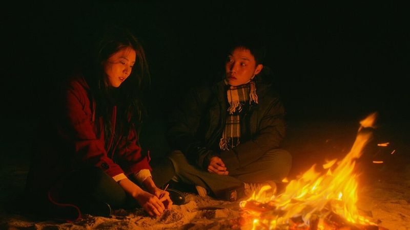 Adegan film Heavy Snow yang diperankan Han So Hee dan Han Hae In.