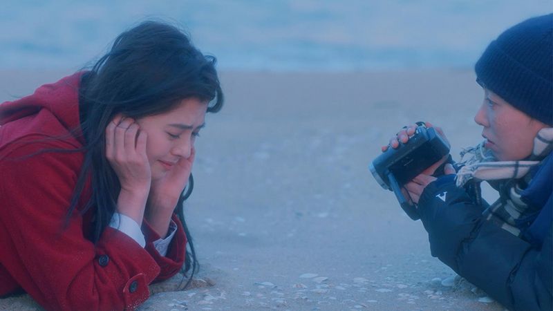 Adegan film Heavy Snow yang diperankan Han So Hee dan Han Hae In.
