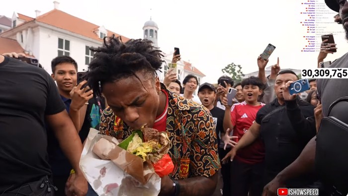 Heboh! IShowSpeed Dapat Hadiah Nasi Padang dari Penggemarnya