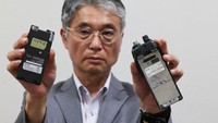 Perusahaan Jepang, ICOM, langsung melakukan penyelidikan setelah laporan media menyebut perangkat radio dua arah, atau walkie-talkie, yang memiliki logo mereknya meledak secara massal di Lebanon pada Rabu (18/9) waktu setempat, hingga menewaskan sedikitnya 20 orang.  