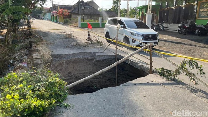 Jalan di mojokerto ambrol