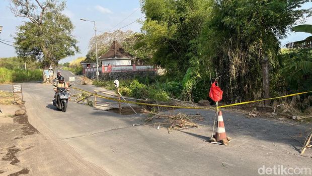 Jalan di mojokerto ambrol