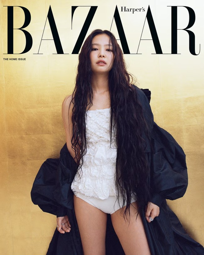 Meskipun tak benar-benar memotong rambutnya, Jennie BLACKPINK menampilkan sisi baru kepada penggemar dalam majalah Harper’s Bazaar US edisi Oktober 2024. Foto: dok. Harpers Bazaar US