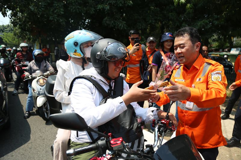 KAI-Korlantas Polri Sosialisasikan Budaya Taat Berlalu Lintas di Perlintasan