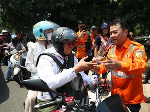 KAI-Korlantas Polri Sosialisasikan Budaya Taat Berlalu Lintas di Perlintasan