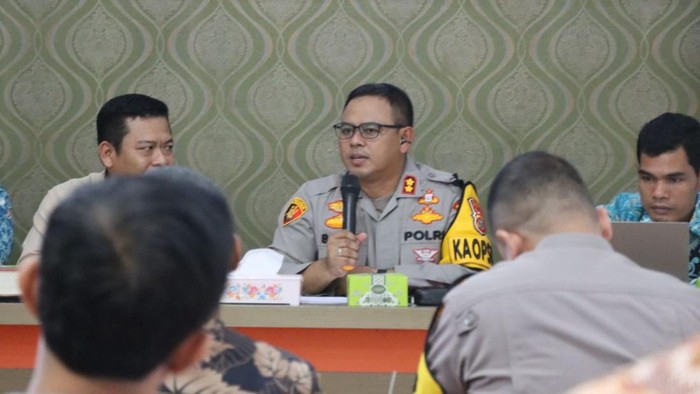 Kapolres saat memimpin rakor (Dok Humas Polres Rohul)