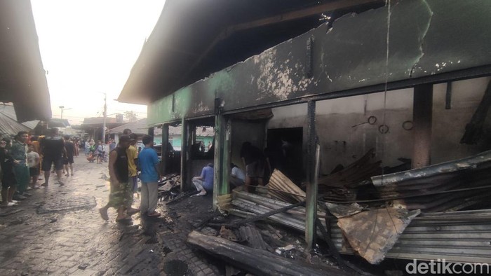 kebakaran pasar sepanjang sidoarjo padam