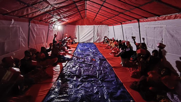 Kemensos salurkan bantuan untuk korban gempa di Kabupaten Bandung.