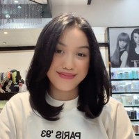 Membalas pernyataan Lolly, saat itu Nikita mengatakan jika perilaku mengekangnya itu memang untuk menjaga sang anak. Beberapa waktu lalu Nikita sendiri diketahui melaporkan kekasih Lolly, Vadel Badjideh ke polisi. Vadel dilaporkan atas dugaan persetubuhan dan aborsi. Foto: TikTok/@l_1auraa