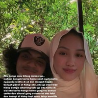 Pemilik nama lengkap Laura Meizani Nasseru Asry itu sempat melanjutkan pendidikannya dengan bersekolah di London, Inggris. Meski sempat dituding kabur dan tak melanjutkan pendidikan oleh sang bunda, Lolly telah menegaskan jika dirinya sudah lulus saat kembali ke Indonesia. Foto: TikTok/@l_1auraa