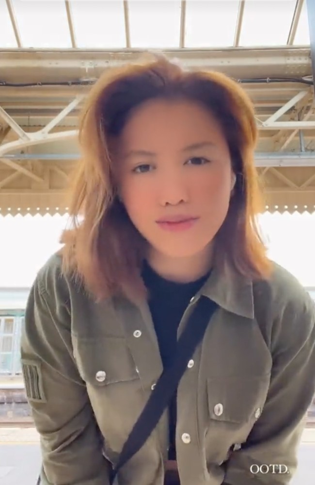 Perseteruan antara Laura Meizani atau yang biasa disapa Lolly dengan ibundanya, Nikita Mirzani, belakangan terlihat semakin memanas. Konflik keduanya diketahui berawal dari Lolly yang sempat menceritakan keluh kesahnya tentang Nikita. Foto: TikTok/@l_1auraa