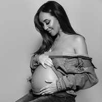 Maret - Agustus 2023: Pengumuman Kehamilan & Melahirkan Anak KeduaLauryn mengumumkan bahwa dia hamil anak kedua Walker pada Maret 2023. Namun, dia tidak langsung mengungkapkan identitas sang ayah, hanya menyebutkan bahwa dia adalah seorang pesepak bola.Pada Agustus 2023, Lauryn melahirkan anak kedua mereka, seorang putri bernama Kinara. Walaupun tidak secara eksplisit menyebutkan bahwa Walker adalah ayah dari anak tersebut, Lauryn memberikan petunjuk dengan membagikan inisial ‘KW’ di media sosial.Foto: Instagram