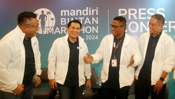Mandiri Bintan Marathon Tawarkan Alam yang Asri-Bebas Polusi Ajang lari bergengsi bertajuk Mandiri Bintan Marathon 2024 segera digelar. Menawarkan pemandangan alam yang asri hingga bebas polusi.