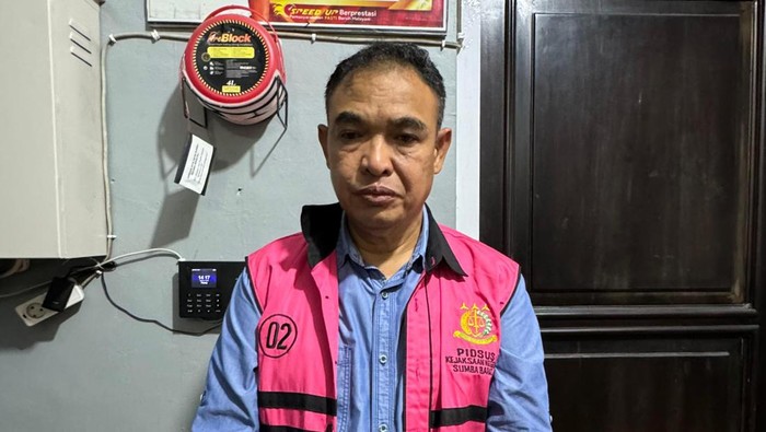 Mantan Wabup Sumba Barat, Marthen Ngailu Toni, ditetapkan sebagai tersangka oleh Kejari Sumba Barat dalam kasus tindak pidana korupsi (tipikor) yang merugikan negara sebesar Rp 8,4 miliar. (Dok. Penkum Kejati NTT).