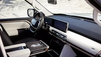 Fitur lain di Maxus eTerron 9 termasuk suspensi udara yang dapat disesuaikan ketinggiannya dan berbagai mode berkendara, termasuk Normal, Sand, Mud, dan Custom. Foto: Carscoops