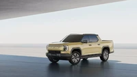 Dari segi dimensi, mobil ini memiliki panjang 5.500 mm yang membuatnya 140 mm lebih panjang dari Ford Ranger dan 175 mm lebih panjang dari Toyota Hilux. Tentunya ini bakal menjadi keunggulan tersendiri bagi Maxus eTerron 9. Foto: Carscoops