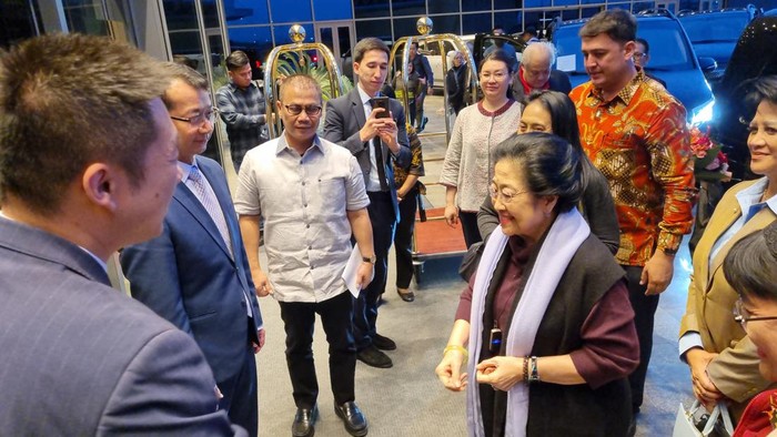 Megawati Soekarnoputri tiba di Samarkand, Uzbekistan