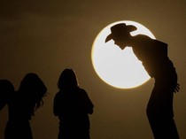 Menikmati Keindahan Supermoon di Meksiko