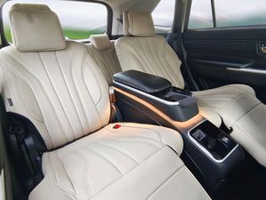 Kabin Kijang Innova Zenix Disulap Jadi Mewah