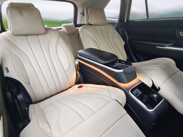 Kabin Kijang Innova Zenix Disulap Jadi Mewah